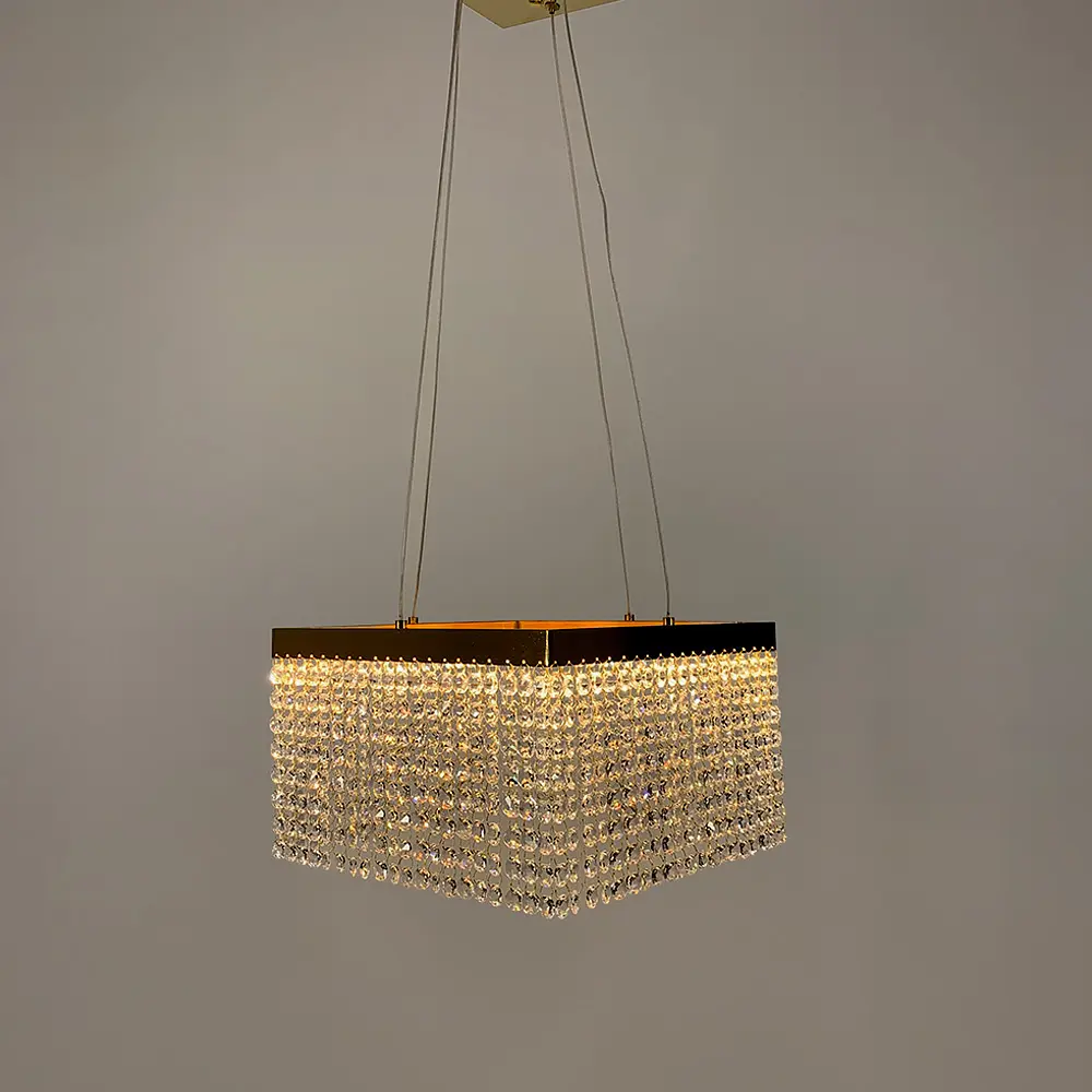 Невероятная хрустальная квадратная люстра с золотой обводкой h25 Line.F Диаметр 30см - фото 6