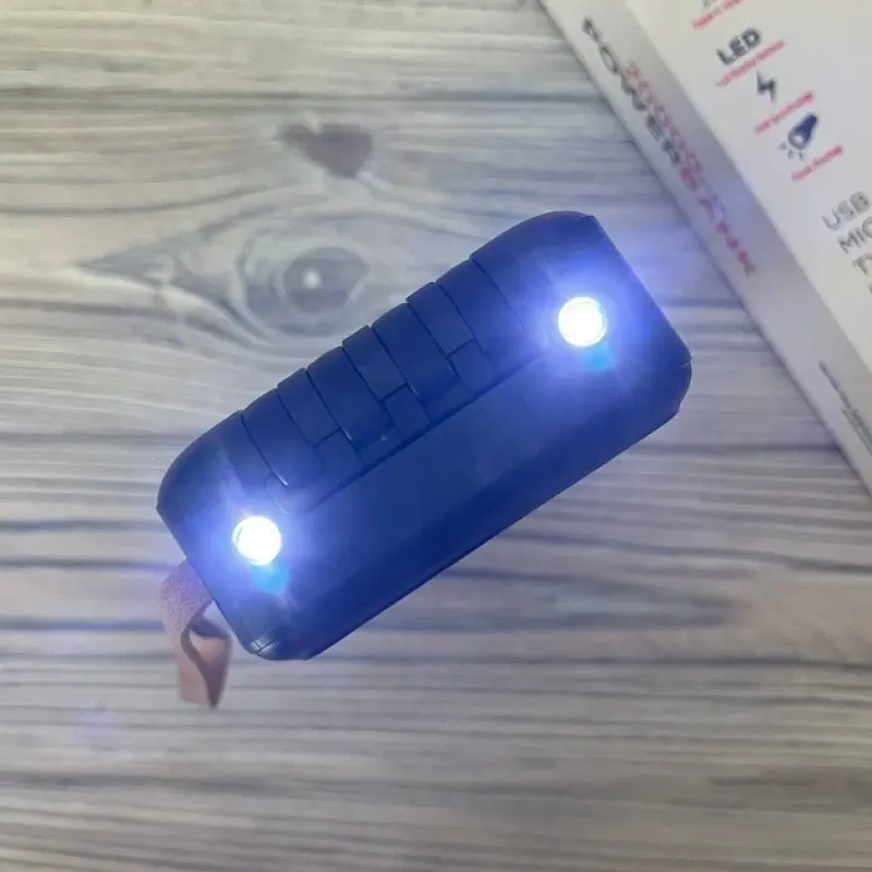 Павербанк з LED-дисплеєм та 4 вбудованими кабелями Micro-USB/Type-C/Lightning/USB TORIMA TRM-1021 20000 мАг Power bank для гаджетів Зовнішній акумулятор з ліхтарем та індикатором заряду Чорний - фото 10