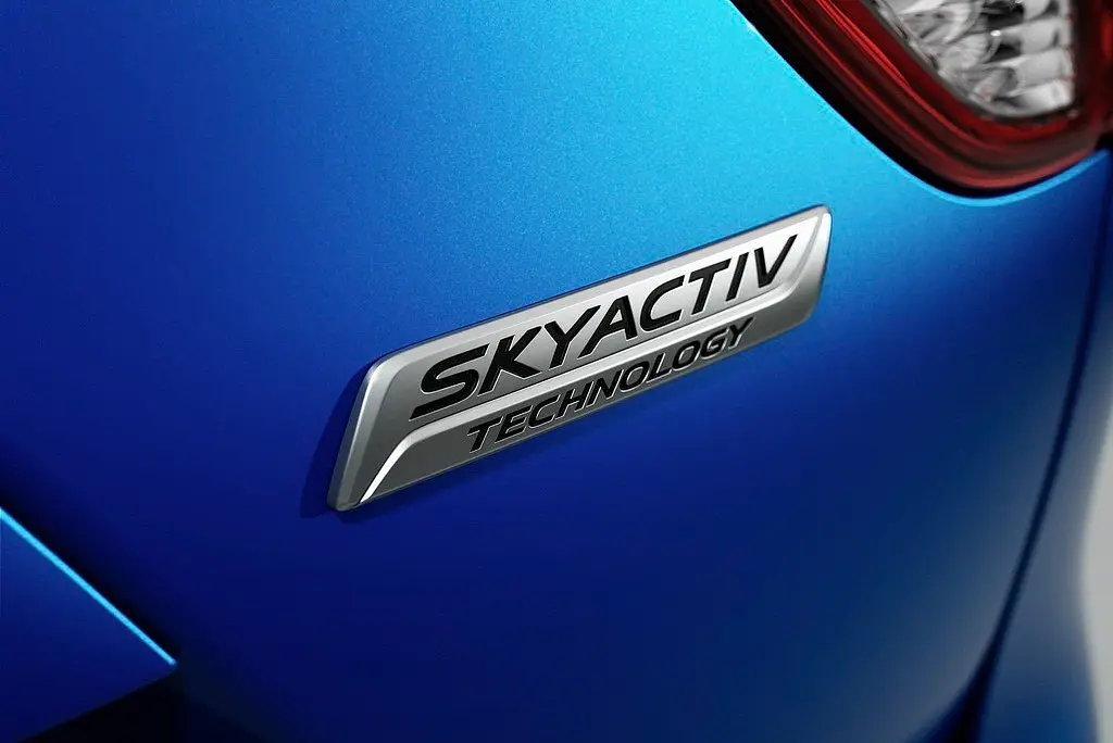 Емблема напис SKYACTIV Tenology 22х110 мм Хром З ЧОРНИМ на скотчі ЕМ 171003 - фото 4