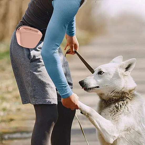 Силіконова сумка для ласощів Derby Pet snack bag, Персиковий - фото 2