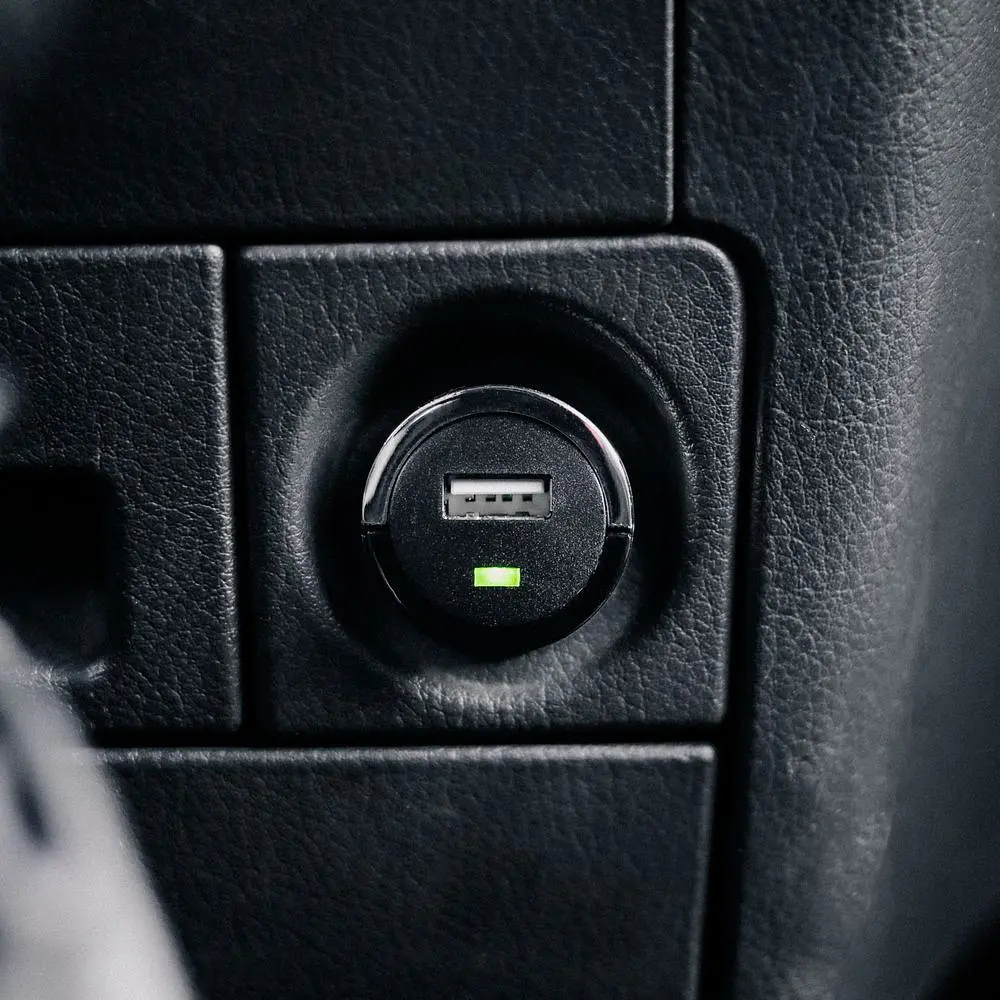 Автомобільний зарядний пристрій Strax Car Charger 2.4A Single USB-A Black Bulk (4029948595757) - фото 3