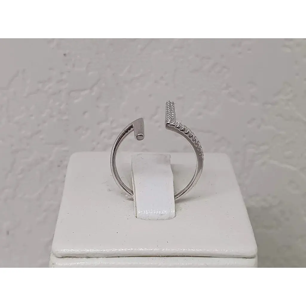 Срібне незамкнене кільце Qvaliz з фіанітами. 90101066 16 - фото 2