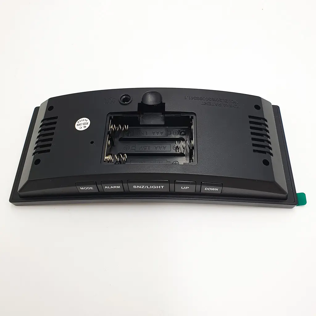 Дзеркальний електронний LED годинник настільний з вигнутим екраном від USB UKC DT-6507 чорний - фото 6