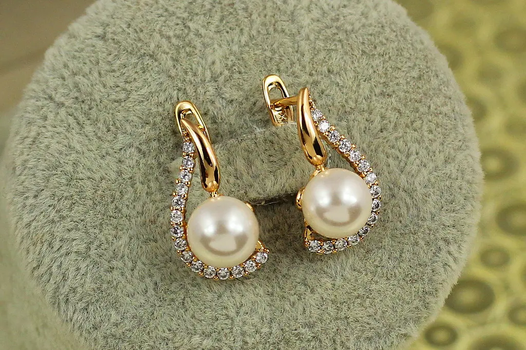 Сережки Xuping Jewelry скобка з перлиною 1,8 см золотисті - фото 2