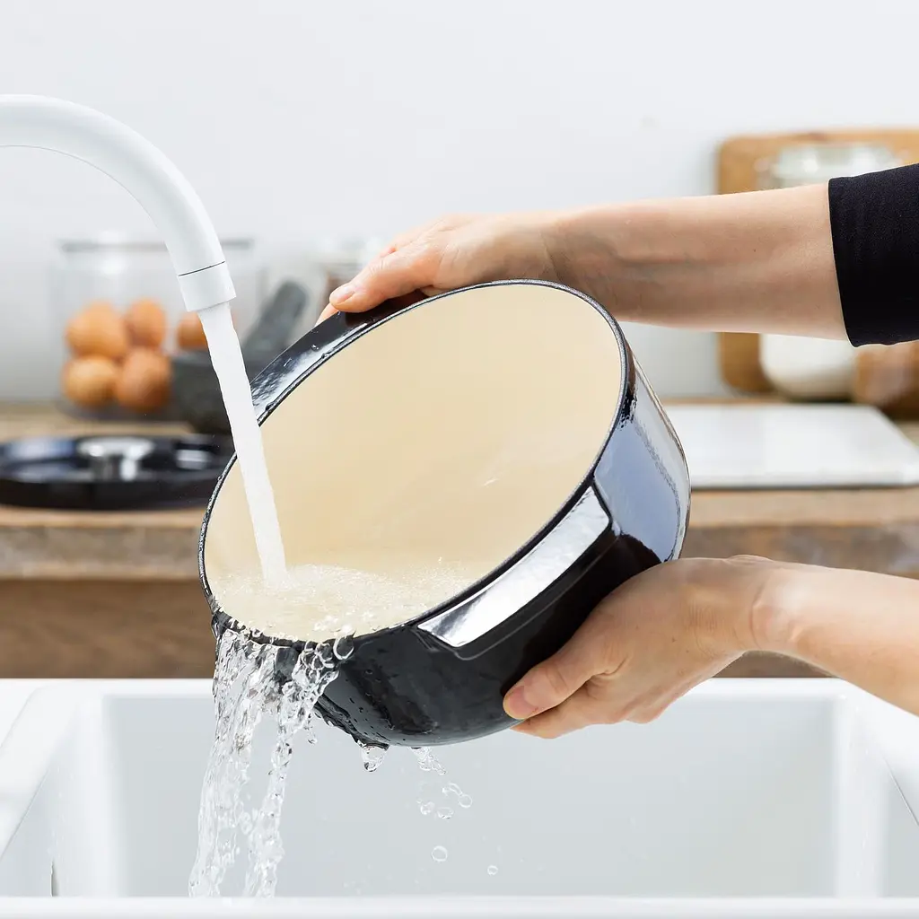 Каструля KitchenAid Cast Iron чавунна з кришкою 22 см 3.3 л чорна (CC006058-001) - фото 9