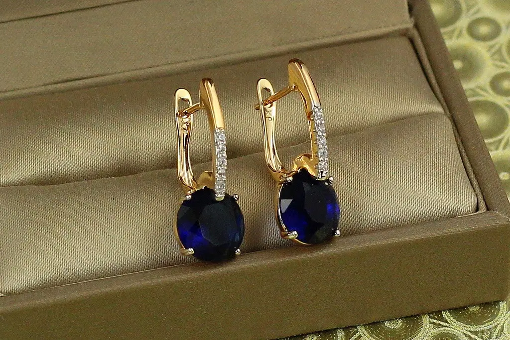 Сережки Xuping Jewelry Стрілка з родієм із великим синім каменем 2,7 см золотисті - фото 2