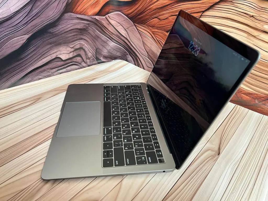 Ноутбук Apple MacBook Air 13" i5-8210Y/16/256 (FVFZ20KLLYWP) Б/в - фото 3