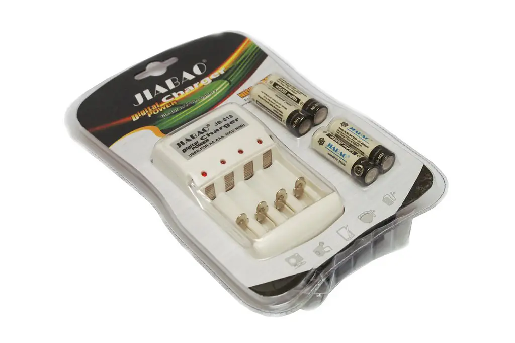Зарядний пристрій JiaBao Digital Charger JB-212 з ААА акумуляторами 4 шт (3_1674) - фото 3