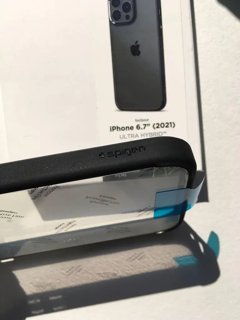 Оригінальний протиударний чохол для iPhone 13 Pro Max (6.7") Spigen Ultra Hybrid Matte Black (ACS03205) - фото 5