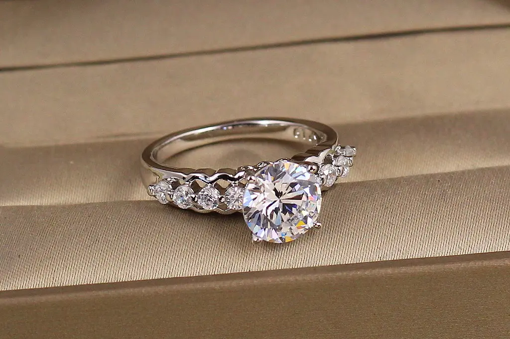 Кільце Xuping Jewelry Мелодія кохання р 17 сріблясте - фото 3