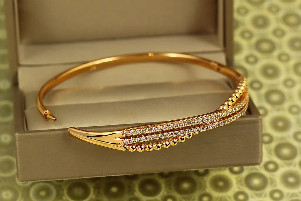 Браслет бенгл Xuping Jewelry Метеорний потік 60 мм на руку від 17 до 19 см золотистий - фото 2