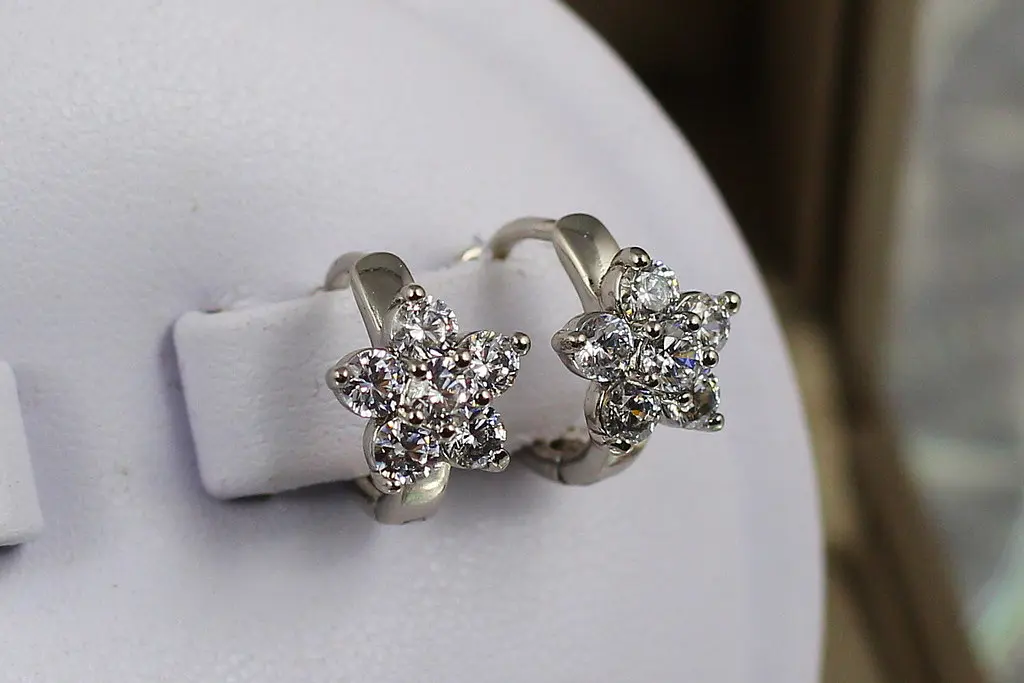 Сережки дитячі Xuping Jewelry п'ять пелюсток 11 мм сріблясті - фото 2