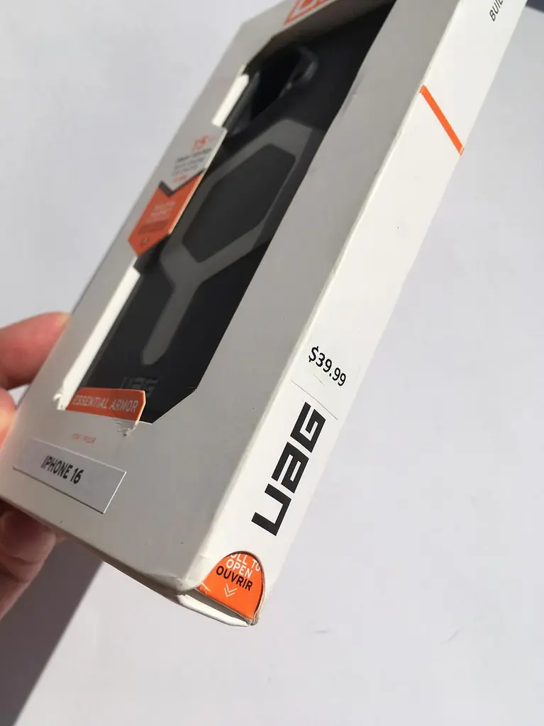 Чохол протиударний UAG Essential Armor MagSafe для iPhone 16 (6.1") Ash 114450113131 - фото 3