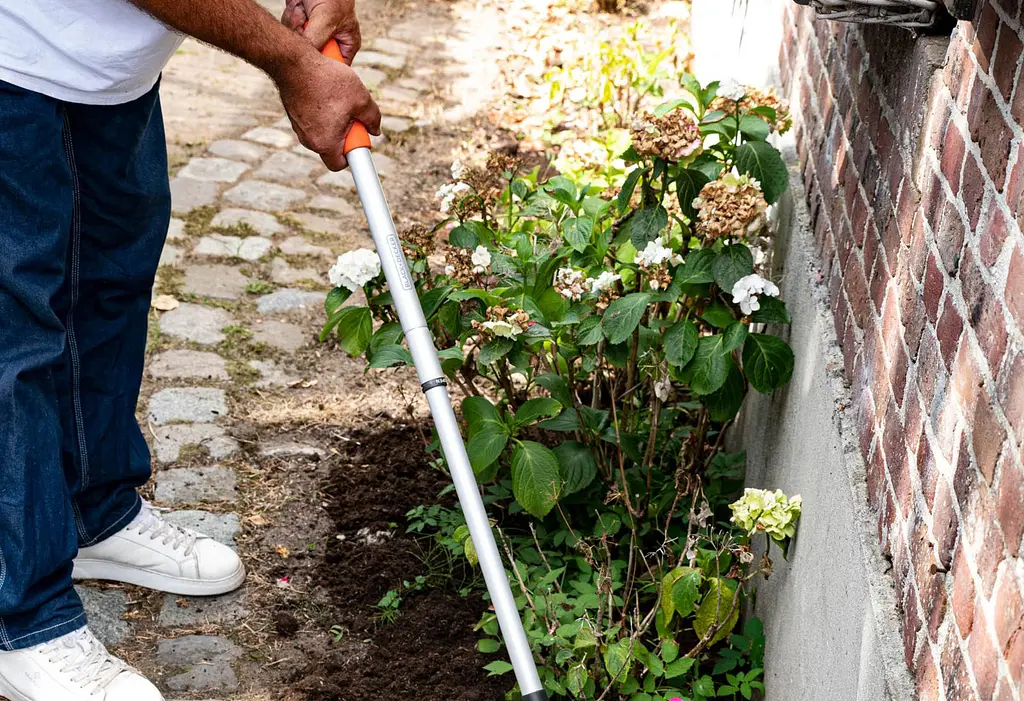 Культиватор садовый Black+Decker телескопический 78-111 см - фото 9