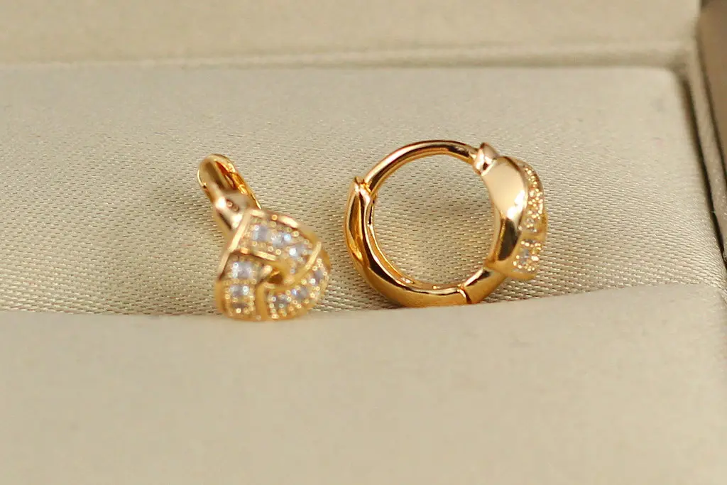 Сережки дитячі Xuping Jewelry триєдинство 0,8 см золотисті - фото 2