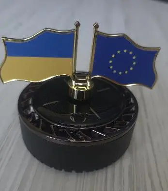 Ароматизатор автомобільний Прапори на сонячній батареї - фото 3