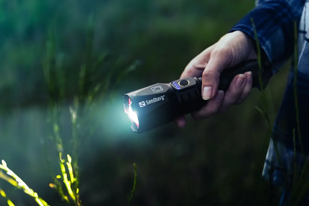 Ліхтарик-повербанк Sandberg Survivor Torch Powerbank 5000 mAh XHP160LED USB-C 18w (420-89) - фото 2