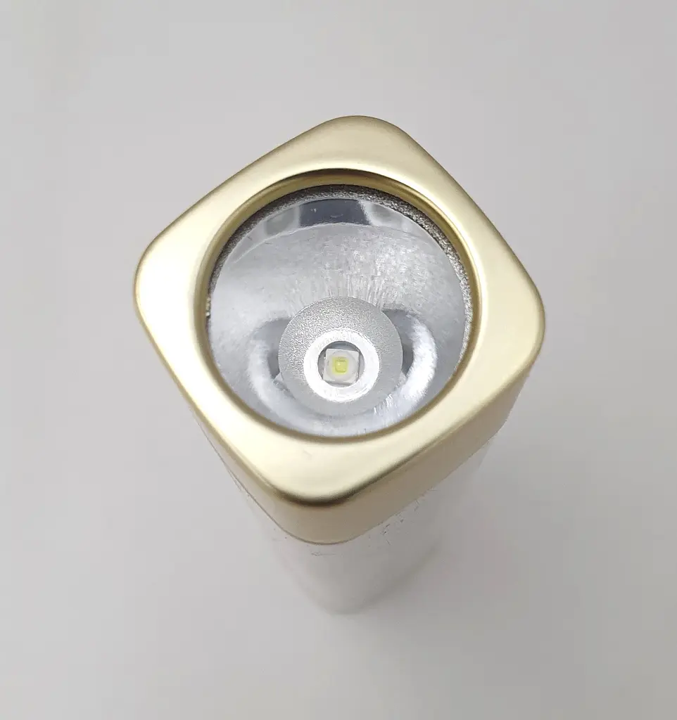 Ліхтарик акумуляторний ручний LED 3W+5SMD збоку панель порт USB з функцією PowerBank 1200mAh світить до 10 годин IWIN IW-5867 - фото 7