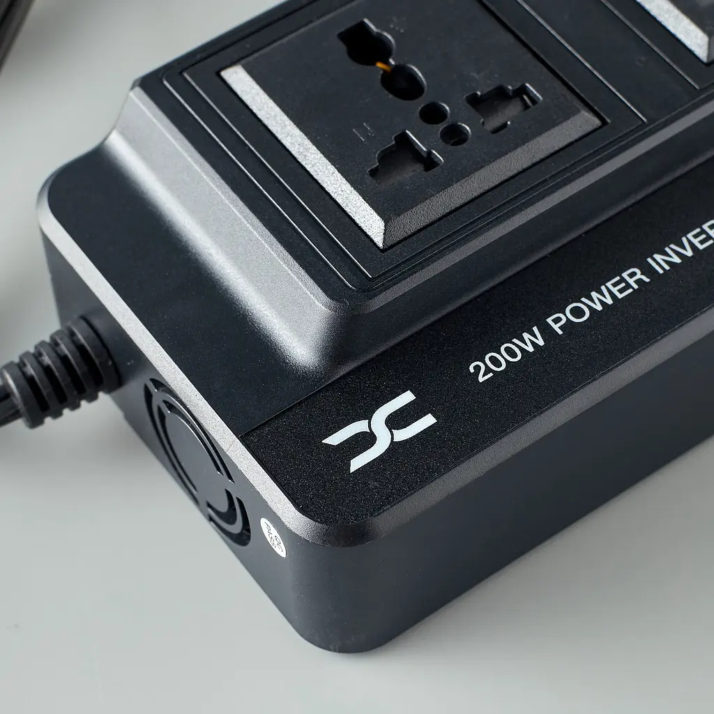 Автомобільний інвертор 12 - 220в - DC XC-37 (розетки 2xEU + 2USB + PD ) 200W чорний - фото 3