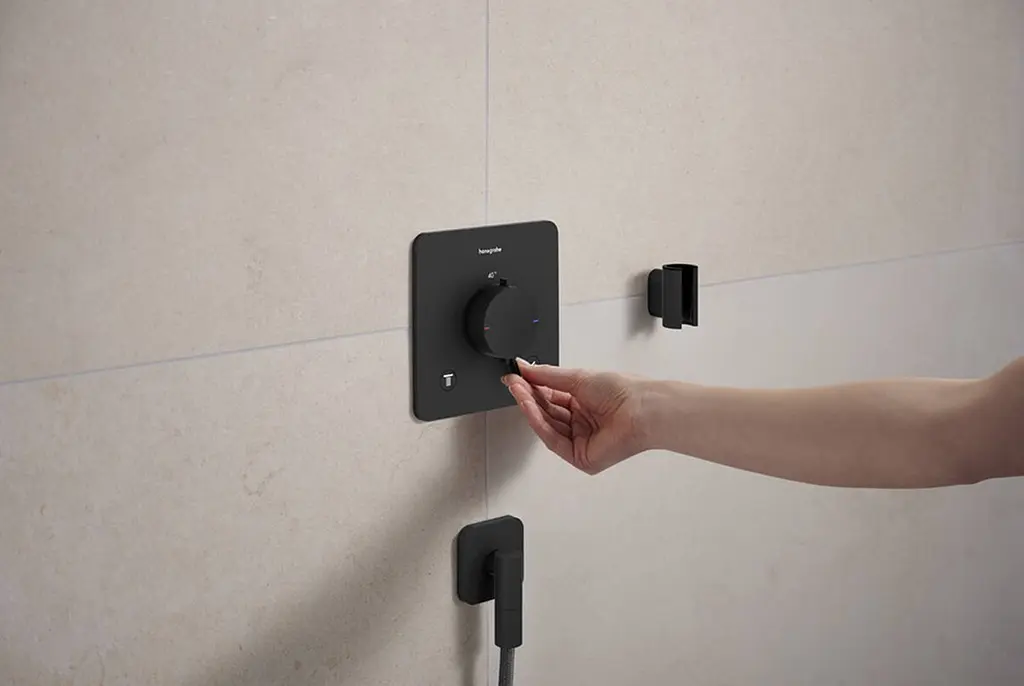 Шлангове під'єднання Hansgrohe FixFit Fine Q зі зворотнім клапаном matt black 28884670 - фото 3