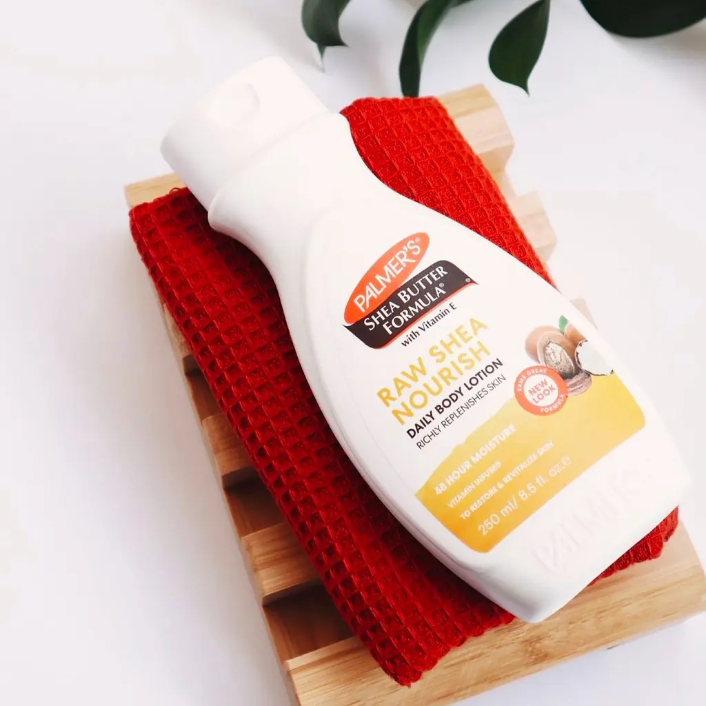 Лосьйон для тіла Palmer's Shea Butter Formula Raw Shea Nourish з олією ши та вітаміном Е 250 мл  - фото 10