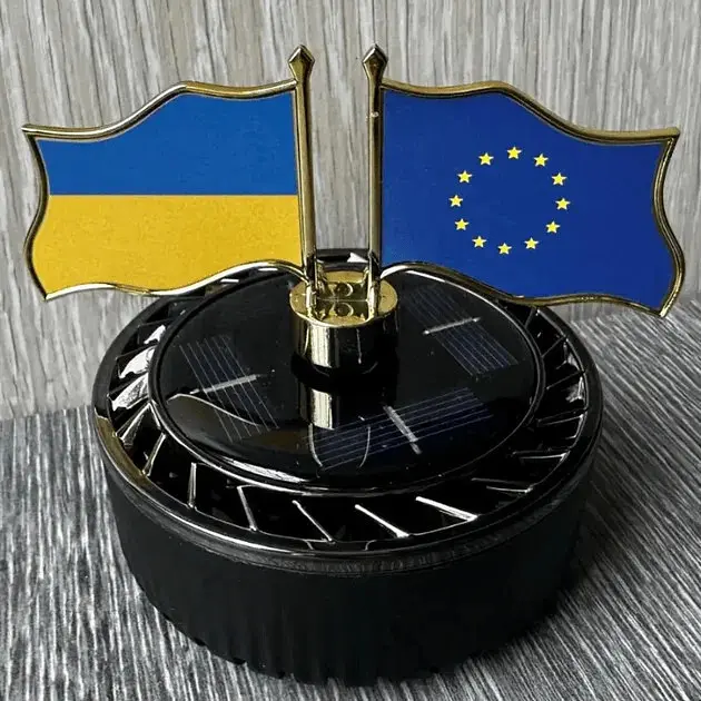 Автомобільний ароматизатор-дифузор “Прапори” на сонячній батареї - фото 3