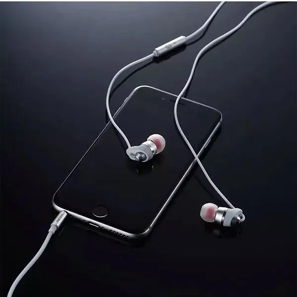 Дротові навушники Remax RM-585 metal music 3.5 mm 1.2 m вакумні з мікрофоном White - фото 3