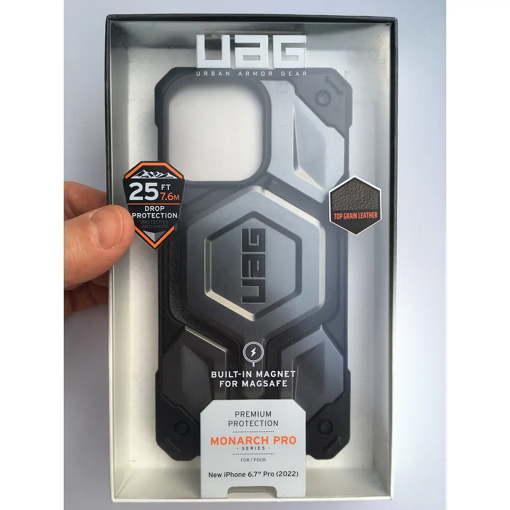 Оригинальный противоударный чехол UAG Monarch Pro MagSafe для iPhone 14 Pro Max (6.7") Silver (114031113333) - фото 2
