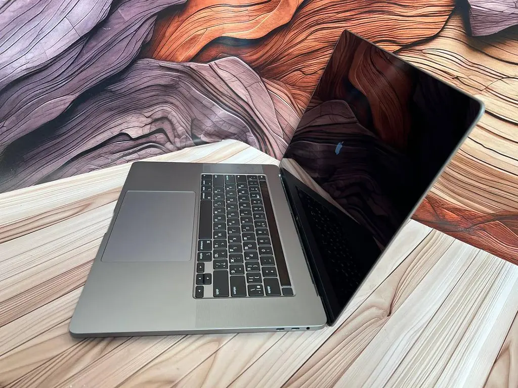 Ноутбук Apple MacBook Pro 16" i7-9750H/32/512 (C02DR632MD6R) Б/в - фото 3