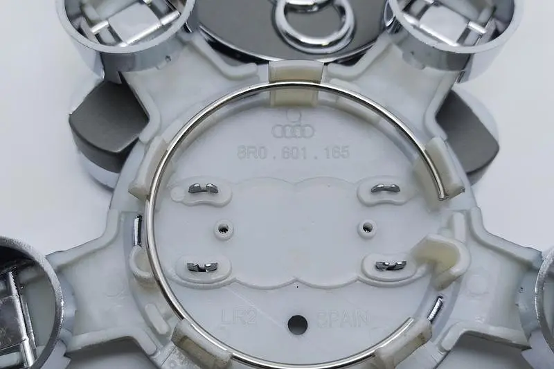 Ковпачки колеса на литі диски Audi 135/57 мм П'ятикутний об'ємний логотип Світло-Сірі 1 шт - фото 2