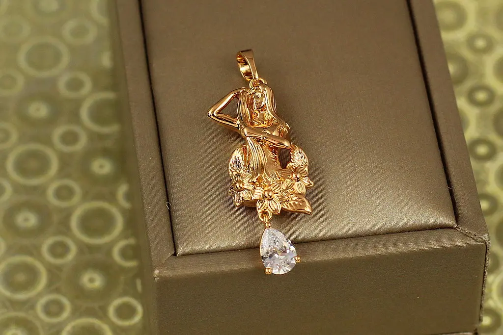 Кулон Xuping Jewelry Дівчина з танцюючою краплею 3,3 см золотистий