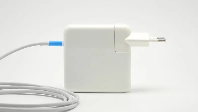 Блок живлення для ноутбука Apple USB-C 61W (20.3V/3A, 14.5V/2A, 9V/3A, 5.2V/2.4A), Type-C, USB3.1, White (з кабелем!) (A1718) - фото 3