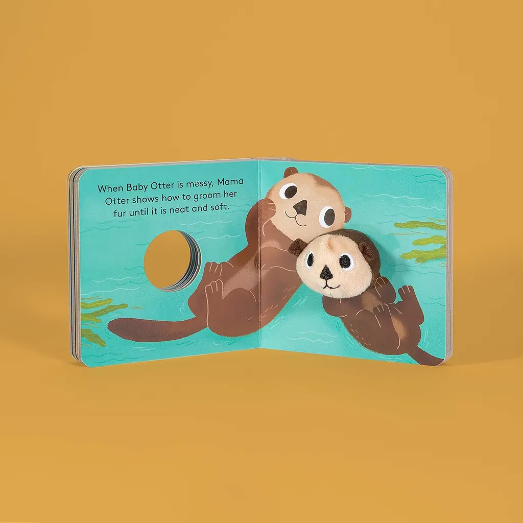 Baby Otter: Finger Puppet Book - фото 8