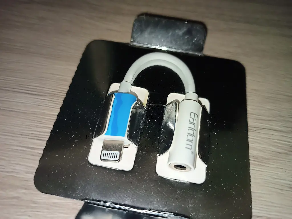 Переходник Earldom Lightning to headphone 3.5 мм jack ot49 аудиоадаптер - фото 4