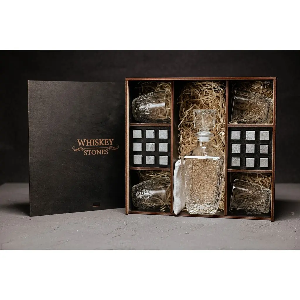 Подарунковий набір Whiskey Stones камені для віскі в дерев'яному пеналі №8 + декантер і 4 склянки Rocco Dedalo + щипці + мішечок - фото 2