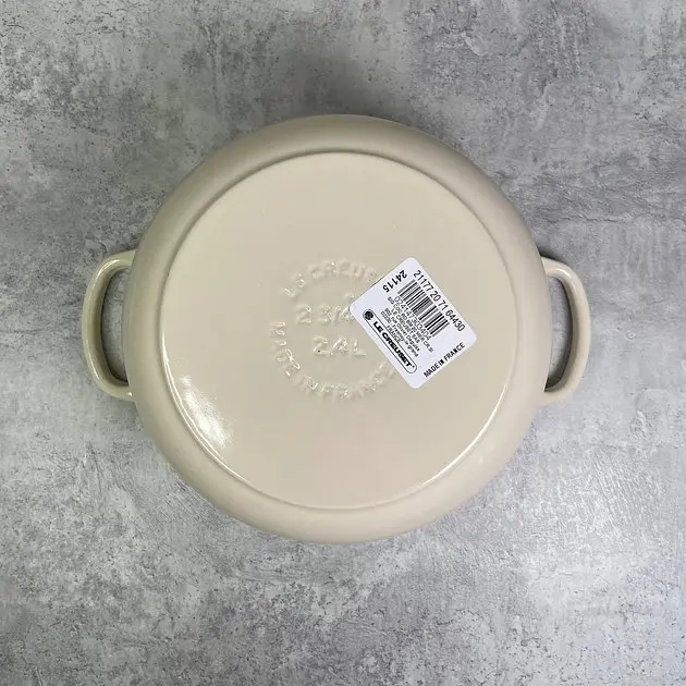 Каструля з кришкою Le Creuset Signature Cast Iron Round Casserole 21177247164430 24 см 4.2 л безе - фото 3