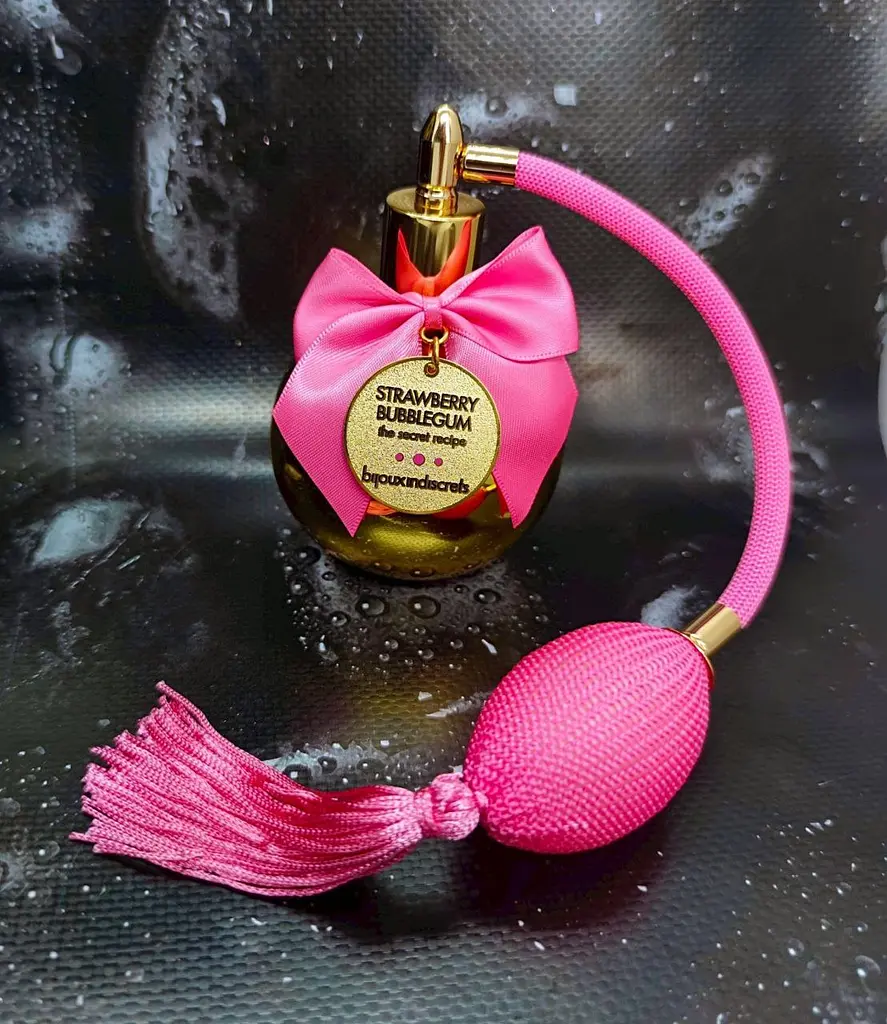 Зволожуючий спрей для тіла, 100 мл Bijoux Indiscrets Bubblegum - фото 2