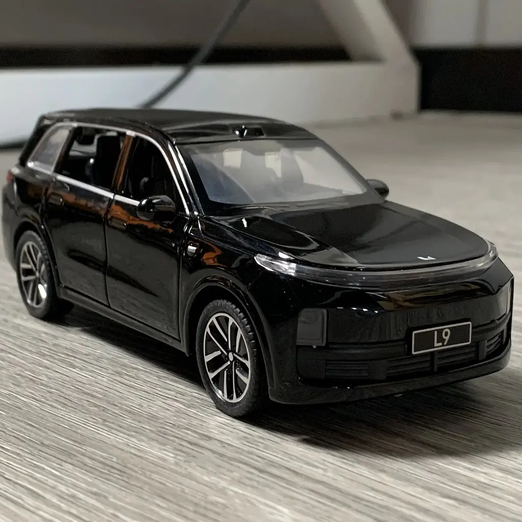 Колекційна металева модель автомобіля АвтоЕксперт Li Xiang L9 з інерцією, світлом та звуком 1:32 - фото 3