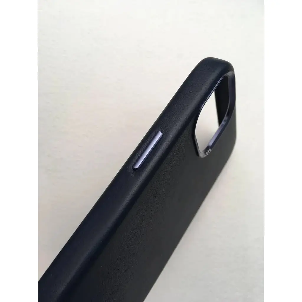 Оригінальний шкіряний чохол Decoded Leather Case MagSafe для Apple iPhone 13 (6.1") Matt Navy Blue - фото 6