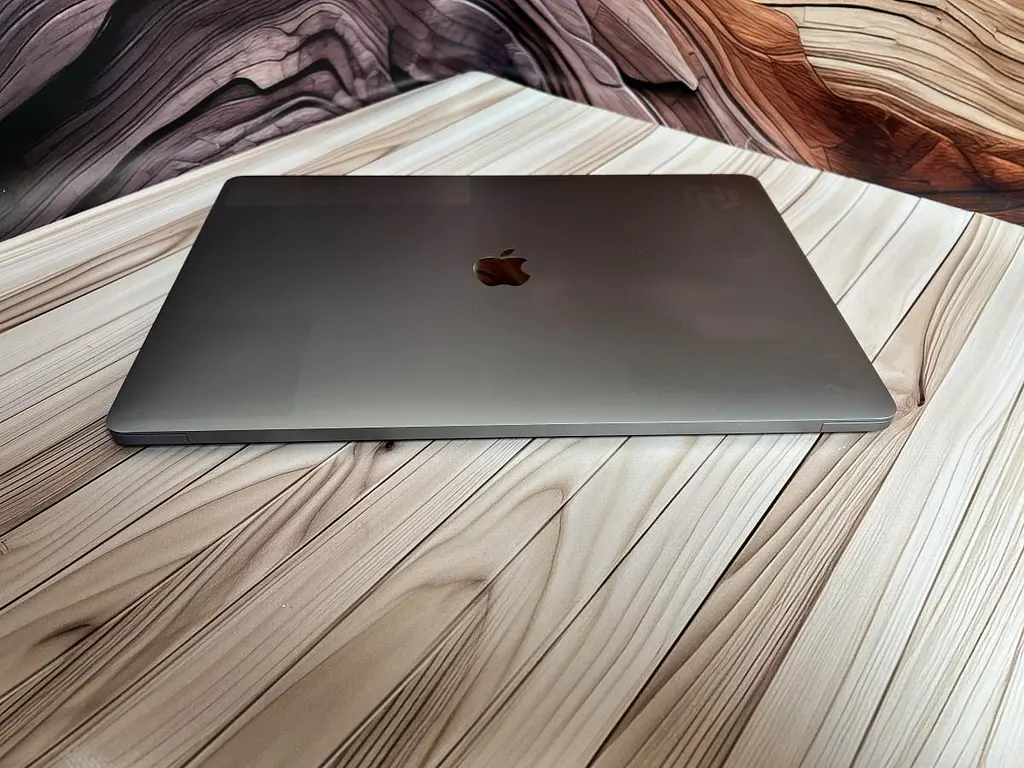 Ноутбук Apple MacBook Pro 15" A1707 i7-7820HQ/16/1TB (C02TX0XHHTDF) Б/в - фото 8