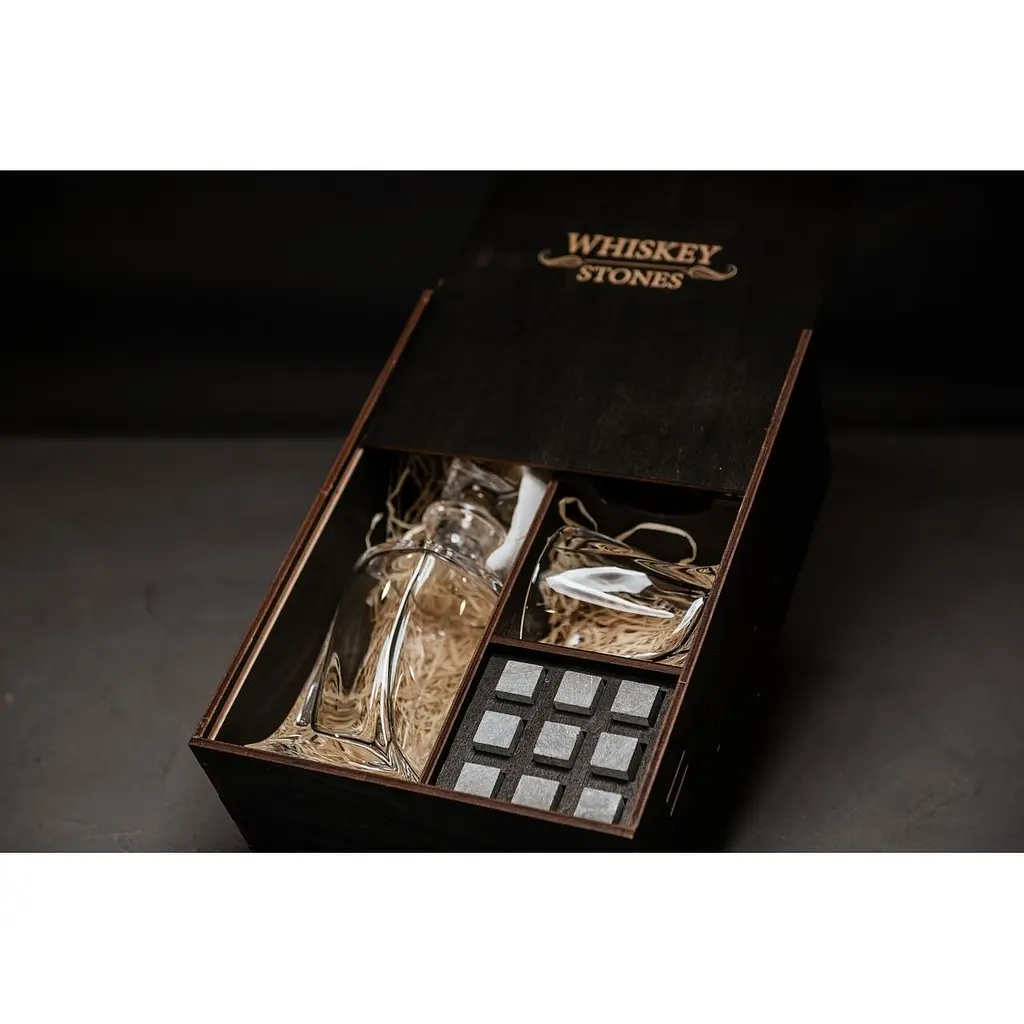 Подарунковий набір Whiskey Stones камені для віскі у дерев'яному пеналі №7 + декантер і 2 склянки Bohemia Quadro + щипці + мішечок - фото 3