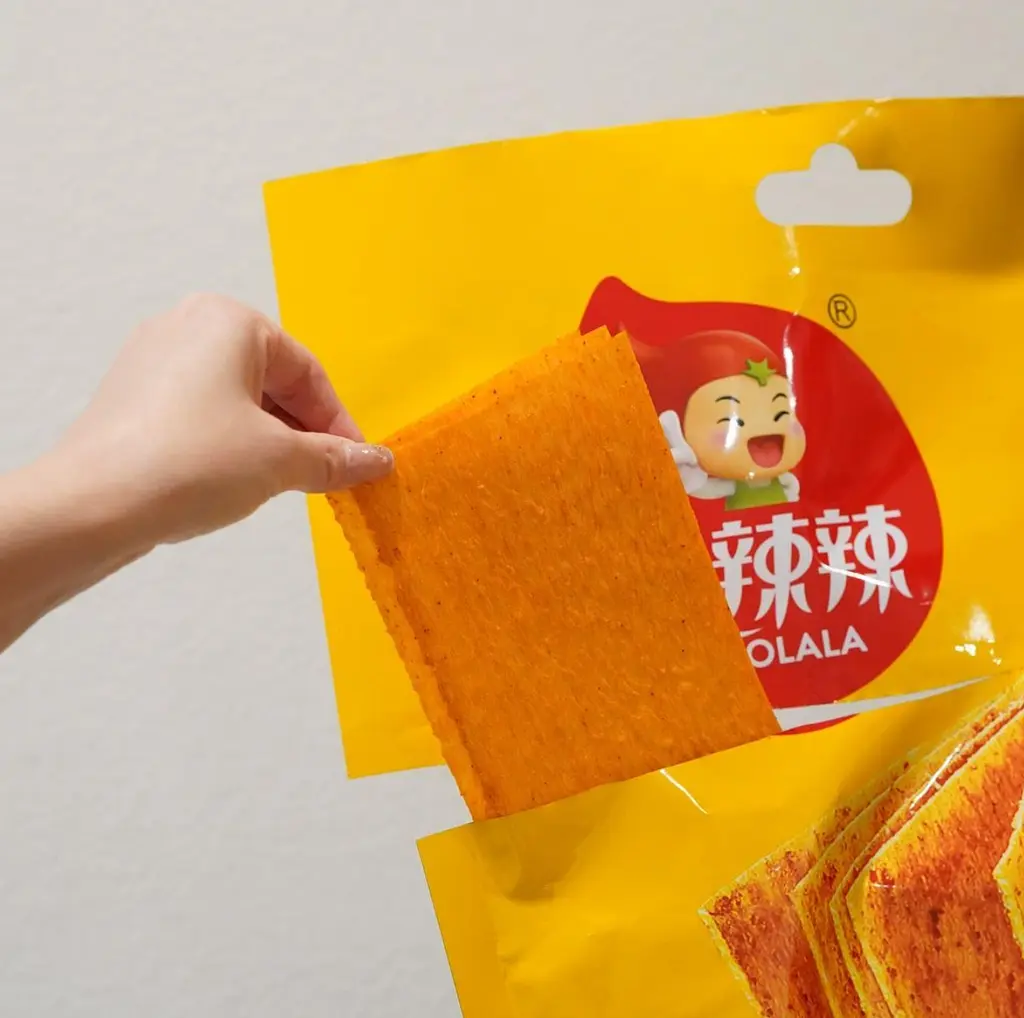 Гігантські чіпси гостер латяо Xiaolala Spicy Latiao Chips Indian Flying Cake Flavor 900г - фото 4