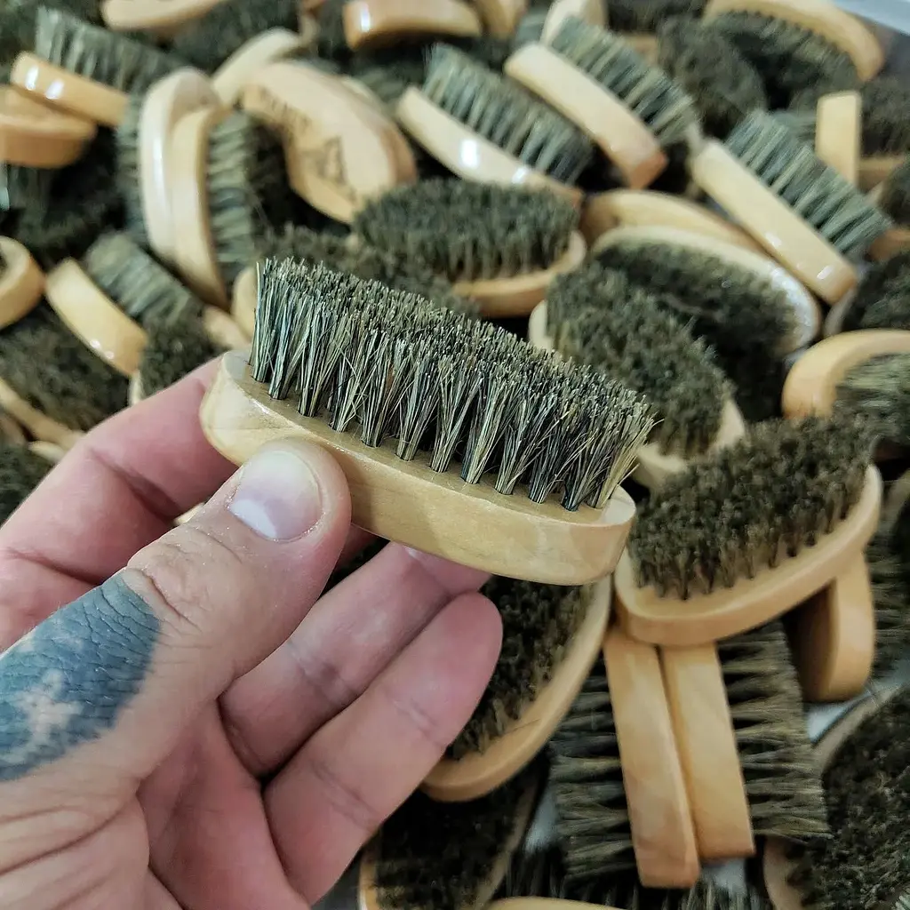 Щітка для бороди Manly Club Beard Brush дорожнього розміру - фото 3