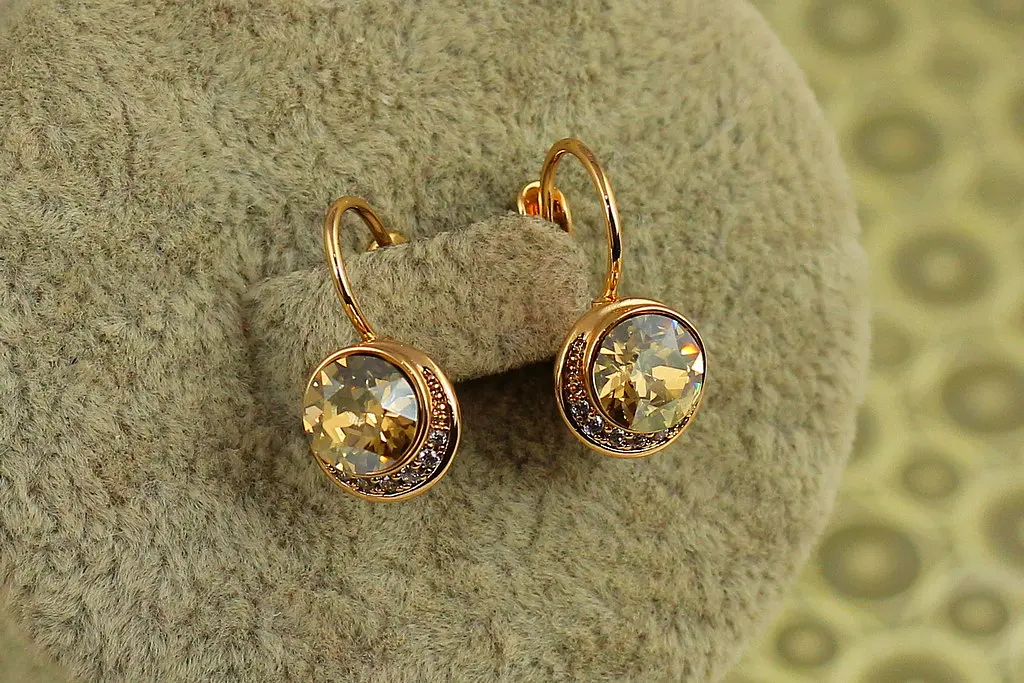Сережки Xuping Jewelry Сяйво шампані з каменями Сваровські 1,7 см золотисті