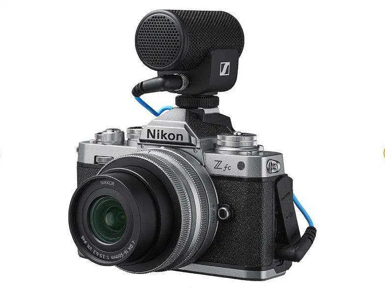 Бездзеркальний фотоапарат NIKON Z fc Vlogger Silver Kit + DX 16–50mm F/3.5-6.3 VR (VOA090K005) - фото 3
