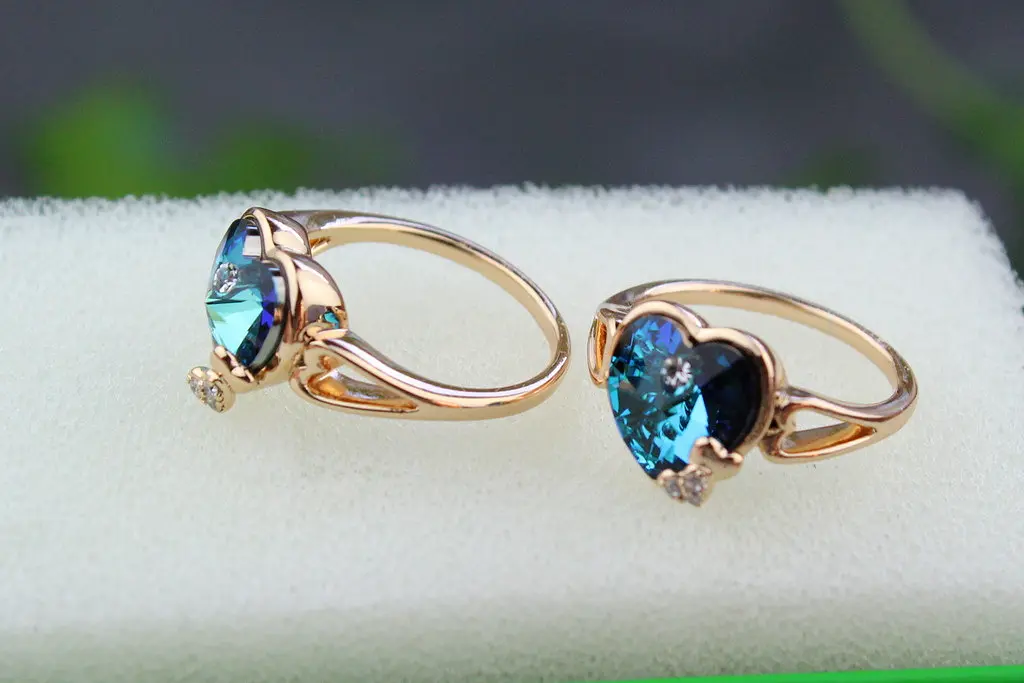 Кільце Xuping Jewelry сердечко Сваровскі блакитне в обідку р 17 золотисте - фото 3