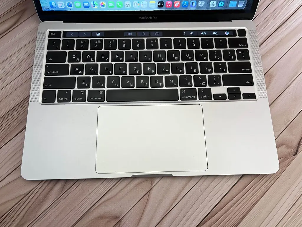 Ноутбук Apple MacBook Pro 13" 2020 i7-1068NG7/32/512 (C02F613BML87) Б/в - фото 2
