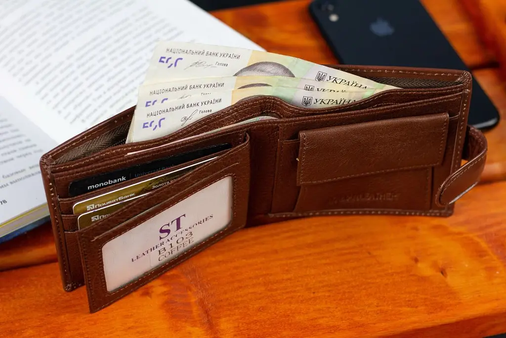 Стильне шкіряне чоловіче портмоне ST Leather В103 коричневе 9,5 см - фото 7