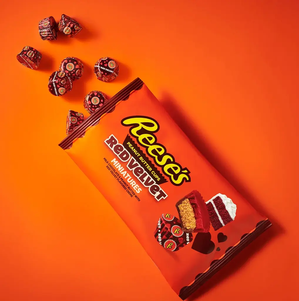 Шоколадні цукерки Reese's Miniatures Red Velvet Cups Valentine's з арахісовою пастою 263г - фото 5