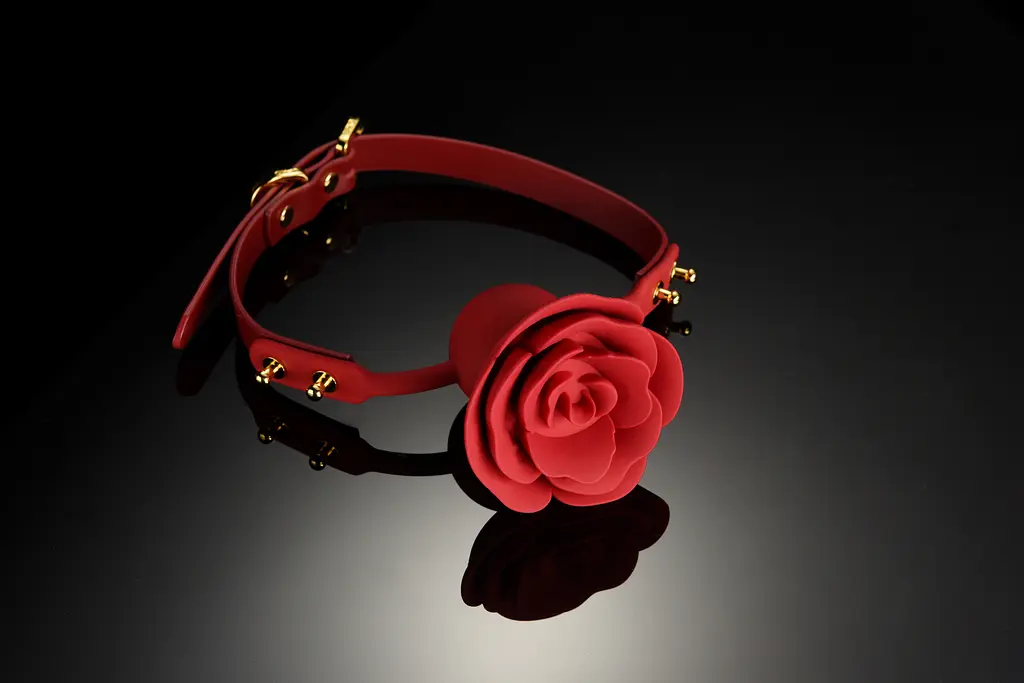 Кляп у формі троянди Zalo Upko Rose Ball Gag Red Straps (червоний) - фото 4